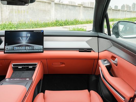2025 BYD পারফরম্যান্সের জন্য নতুন বৈদ্যুতিক যানবাহন Tang L 810kW পাওয়ার এডাব্লুডি দ্রুত চার্জিং 1000w/h 600km রেঞ্জ লং রেঞ্জ 7 সিট সানড্রপ সহ